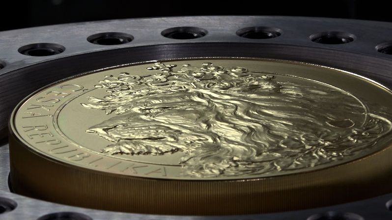 Evropský unikát. Česká mincovna vyrazila desetikilovou zlatou minci v hodnotě 14 milionů
